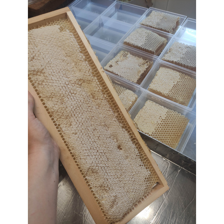 Cadre de hausse pour miel en rayon du jura