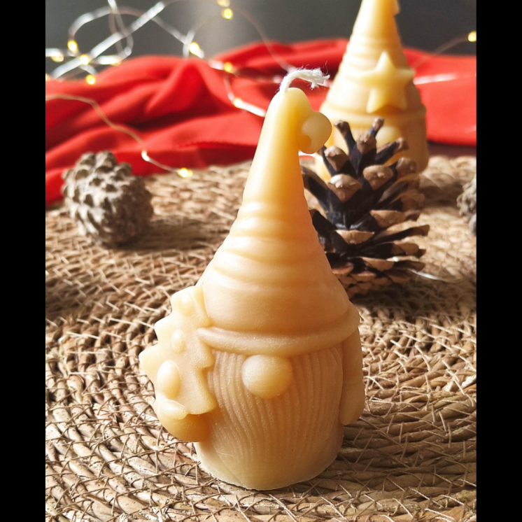 Petite bougie artisanale cire abeille lutin sapin